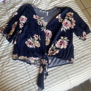 Front tie top